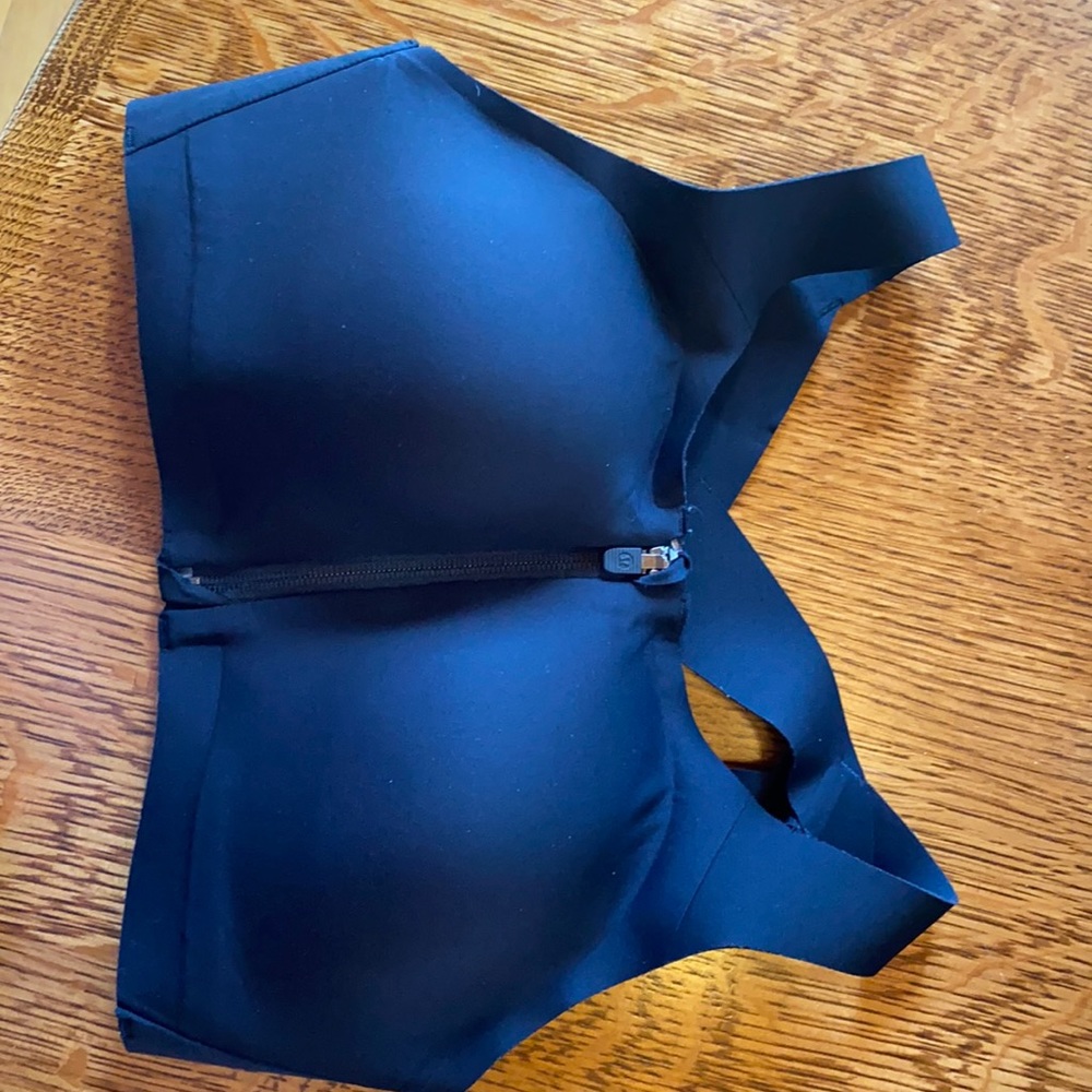 Lululemon Enlite front zip bra 34D